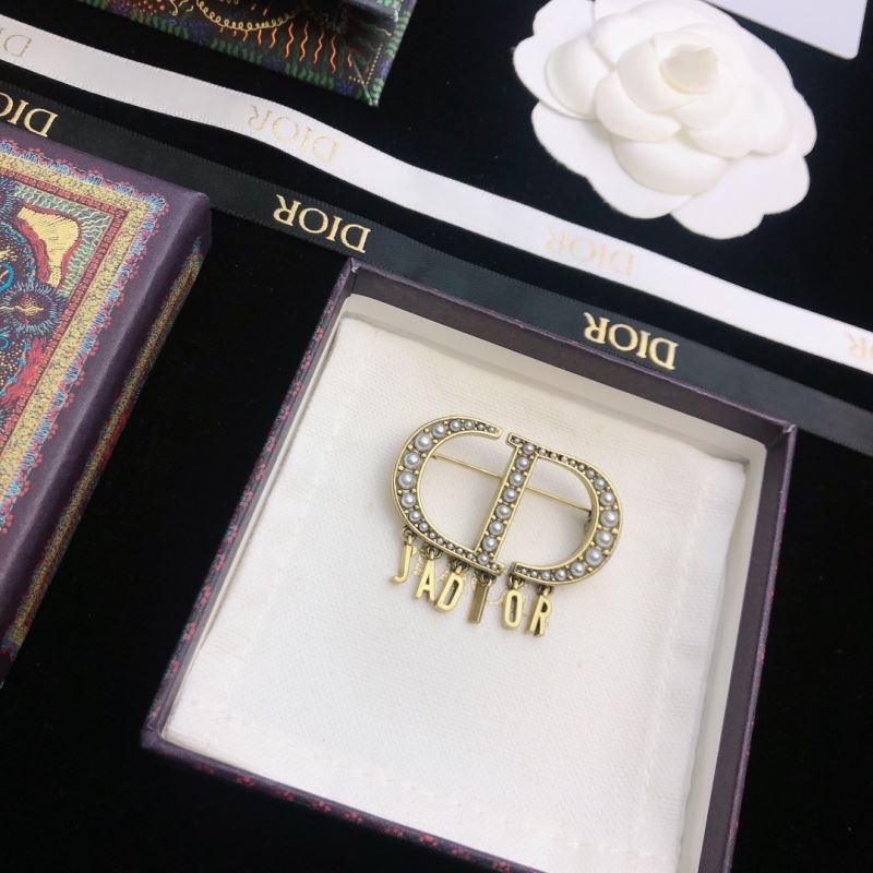 chr1st1an D10r brooches